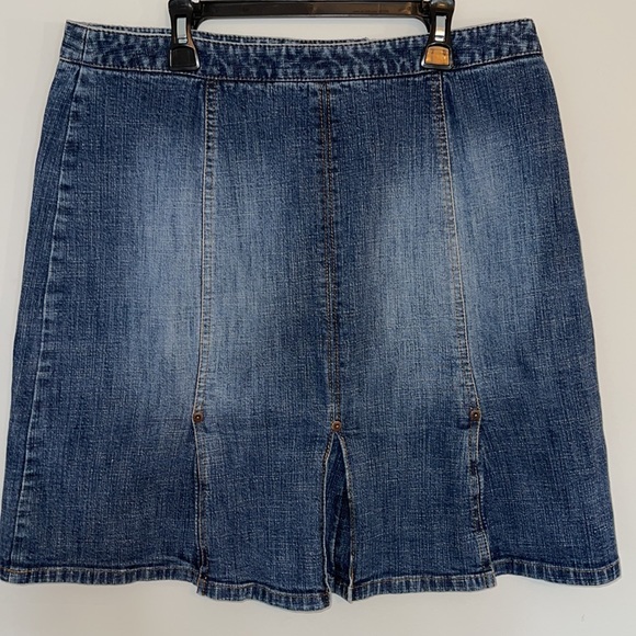 Ann Taylor Loft Stretch Denim Mini Skirt With Hidden Pockets & Pleats Size 8 - Picture 3 of 8